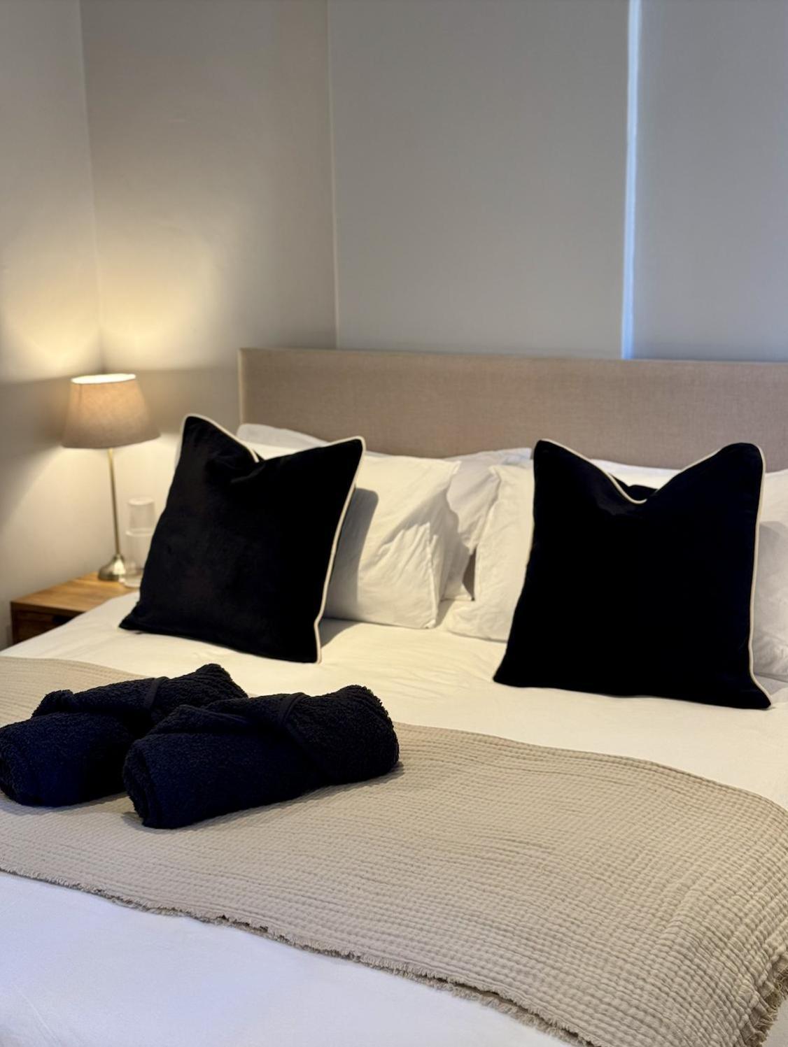 Modern Cbd Apartment *