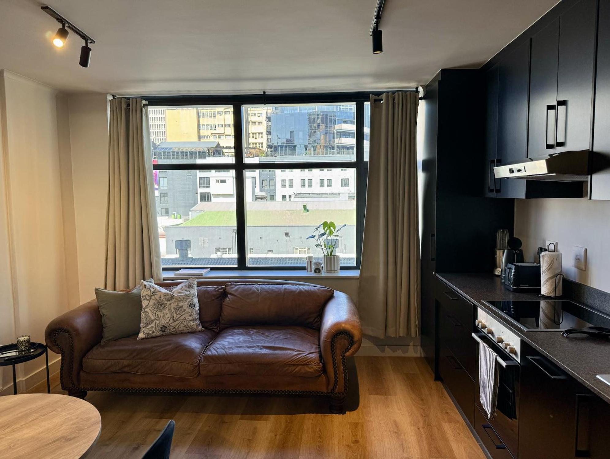 Modern Cbd Apartment *