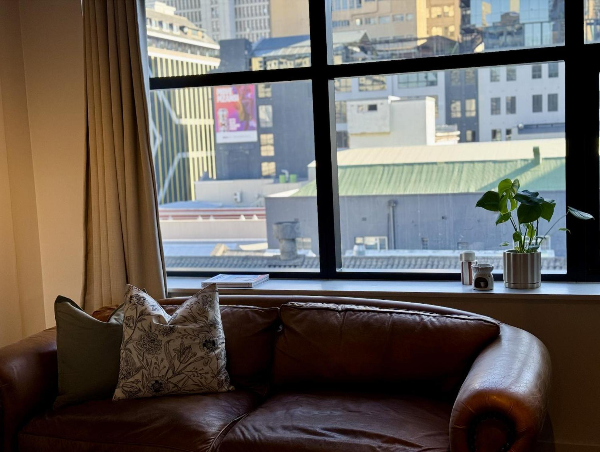 Modern Cbd Apartment *